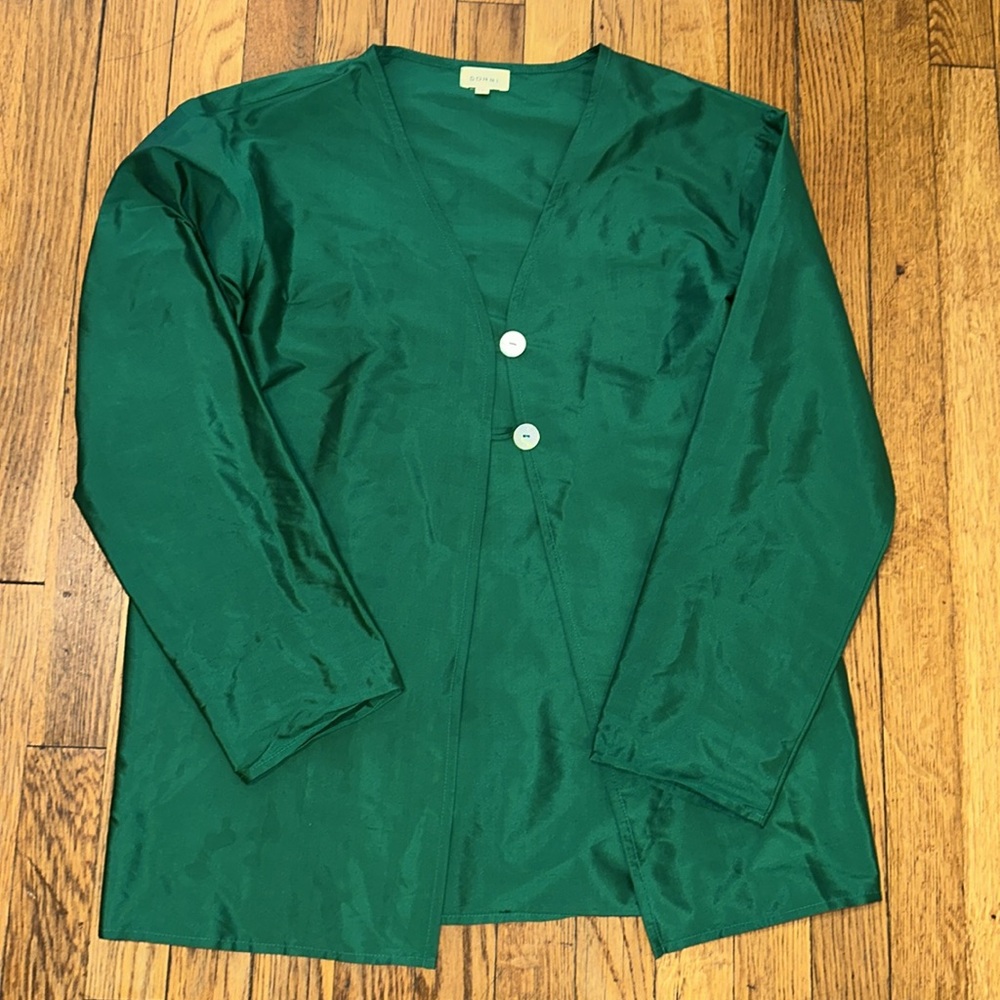 DONNI. Emerald Green Silk V-Neck Button Top - Picture 2 of 9